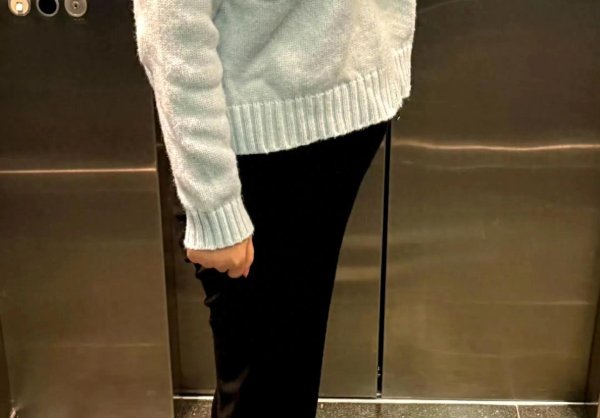 广东股票配资开户 博主怀孕五个月地铁遭冷遇，网友反驳引热议。